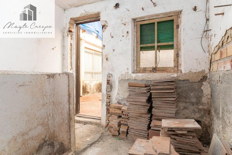 Foto 49522680-54aa-4a11-b03c-0b2b6e7ae8e6. Casa adosada casa centrica para reformar en Albolote