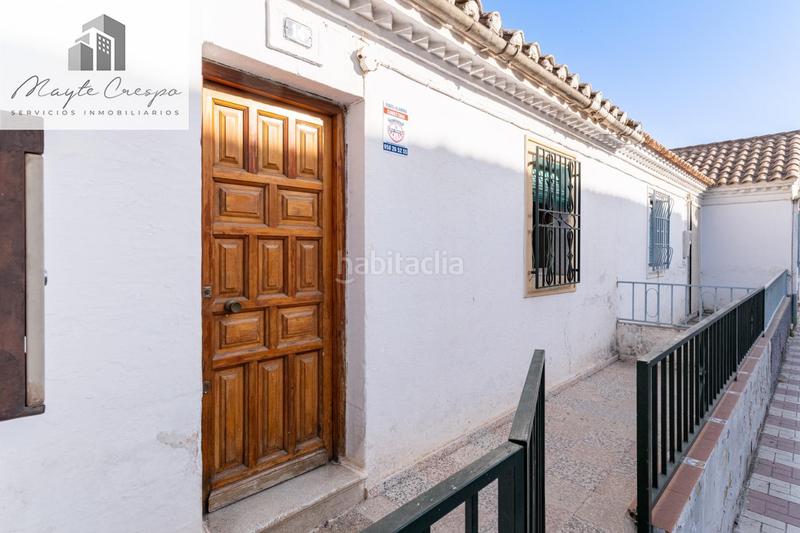 Foto 851a8e21-3464-459e-a867-e7a48a28bfd9. Casa adosada casa centrica para reformar en Albolote