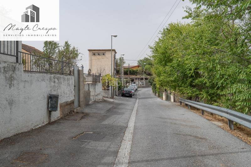 Foto 1665a9f1-81ab-4382-9066-df1df1094a04. Chalet en camino de la barrera (far) 58 el Fargue 2000 metros de parcela segregable con chalet de 178m en tres plantas mas nave de 90 metros en Granada