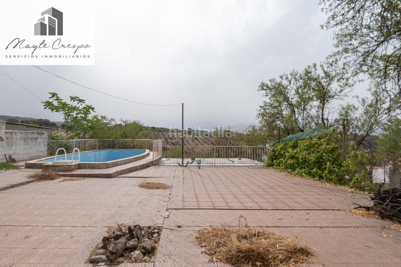 Foto a1535cb4-12d3-4942-b54a-0c6bdd46175b. Chalet en camino de la barrera (far) 58 el Fargue 2000 metros de parcela segregable con chalet de 178m en tres plantas mas nave de 90 metros en Granada