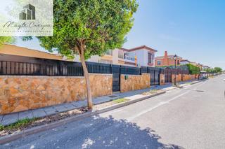 Casa aparellada a Belicena. Chalet pareado con parcela y piscina propia