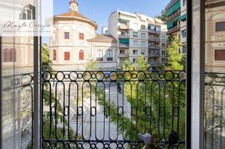 Édifice  Plaza campillo bajo. Impresionante edificio en pleno centro de granada!