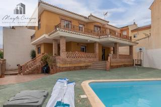 Chalet  Calle de paraguay 21. Gran chalet para quien busca amplitud, calidad y espacio