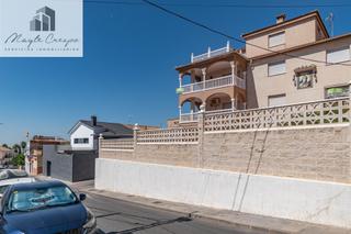 Casa aparellada  Calle francisco josé garcía jiménez. Amplio pareado en jun para entrar a vivir