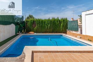 Chalet  Calle malva. Tu refugio en la urbanización cortijo de la luz