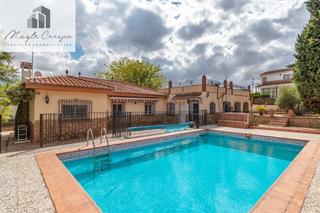 Chalet à Villa de Otura. Impresionante chalet en otura con piscina y vistas