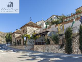 Maison jumelée à Calle del río 31. Amplia y luminosa casa en esquina en pinos genil.