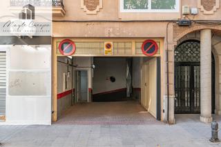 Aparcament cotxe a Calle martín bohórquez 21. Cochera en venta en el centro de granada