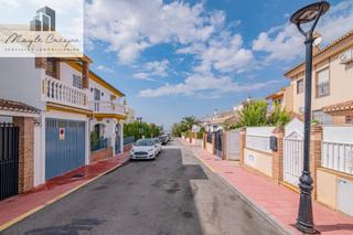 Casa  Calle de tulipán. Amplia casa en pulianas, ideal para entrar a vivir
