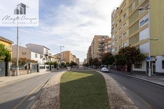 Pis a Barrio de Zaidín. Magnifico piso en avenida de america junto a la parada del metro
