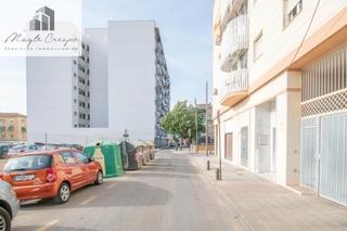 Car parking in Barrio de Zaidín