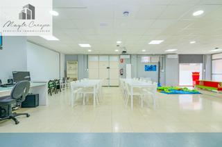 Local commercial à Calle alhambra 2. Local comercial en zona de máximo crecimiento  santa fe