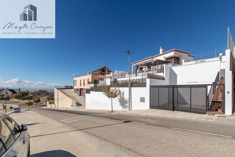 Foto 41a0c857-7700-4ed8-b032-11dee31291c4. Chalet mit parking pool in Altos de la Zubia Zubia (La)