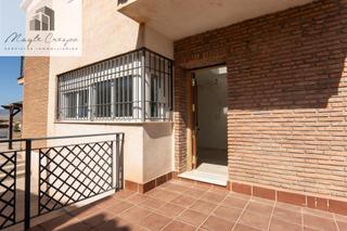 Chalet à Dílar. Chalet independiente con piscina en cañadas del parque