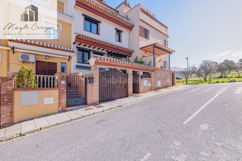 Foto a5abbd06-7939-4474-a767-14eb3558111b. Casa adossada amb calefacció aparcament piscina a Zubia (La)