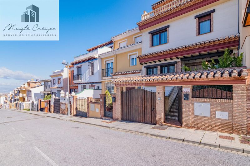 Foto ed5e59a6-b5e7-46de-ae6e-cbb5c92939c3. Casa adossada amb calefacció aparcament piscina a Zubia (La)