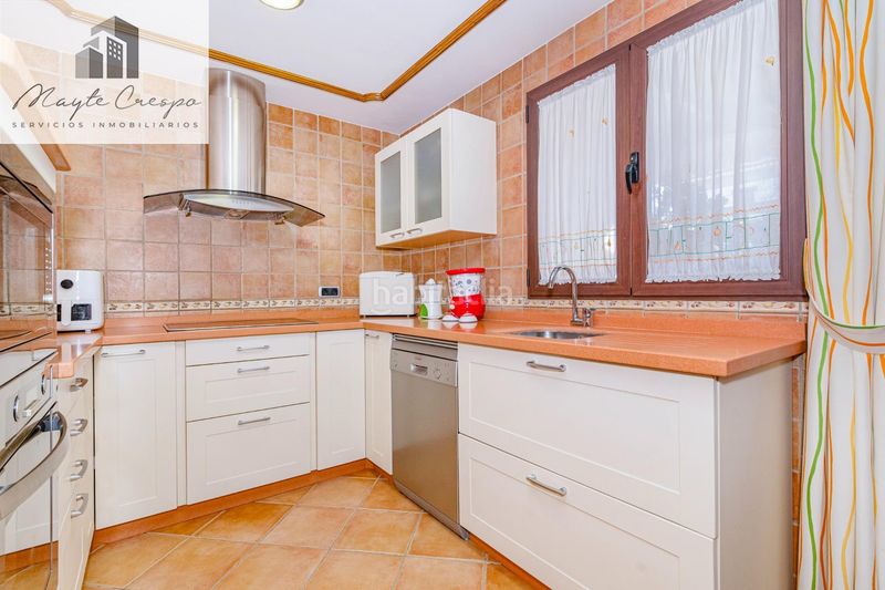 Foto f538c558-b63c-4ac5-9d33-39779e9107a4. Casa adossada amb calefacció aparcament piscina a Zubia (La)