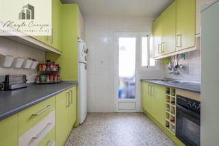 Piso en Calle francisco de paula vallad 3. Venta de piso en cartuja de 3 dormitorios semireformado y totalm