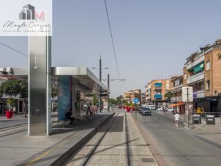 Flat  Plaza de poniente 2. Piso de 3 dorm. en armilla frente al ayuntamiento y metro.