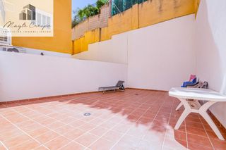 Planta baixa  Calle barranco. Piso con patio y cochera en la zubia