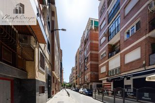 Pis a Calle marques de mondejar 11. Piso junto calle alhamar