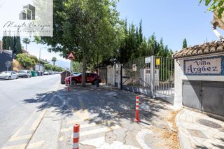 Reihenhaus  Carretera de huetor vega. Casa adosada con piscina privada, jardín y sótano con chimenea a