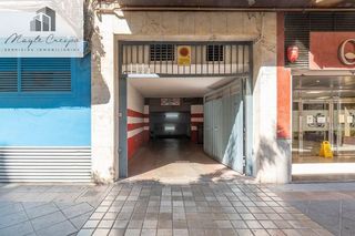 Aparcament cotxe a Calle calle pedro antonio de alarcón 65. Venta de tres plazas de garaje juntas en calle pedro antonio de