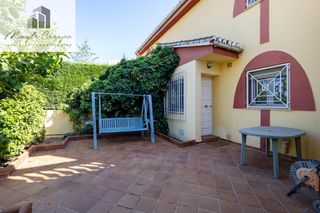 Casa aparellada a Ogíjares. Fantástica vivienda en loma linda ogíjares, con una ubicación pr