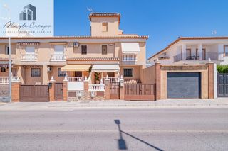 Towny house in Ogíjares. Pareado premium a la entrada de ogijares a escasos minutos del p