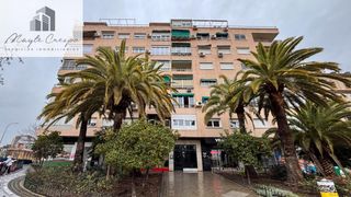 Appartement  Calle de santa bárbara. Gran piso reformado en constitución, frente a paseillos universi