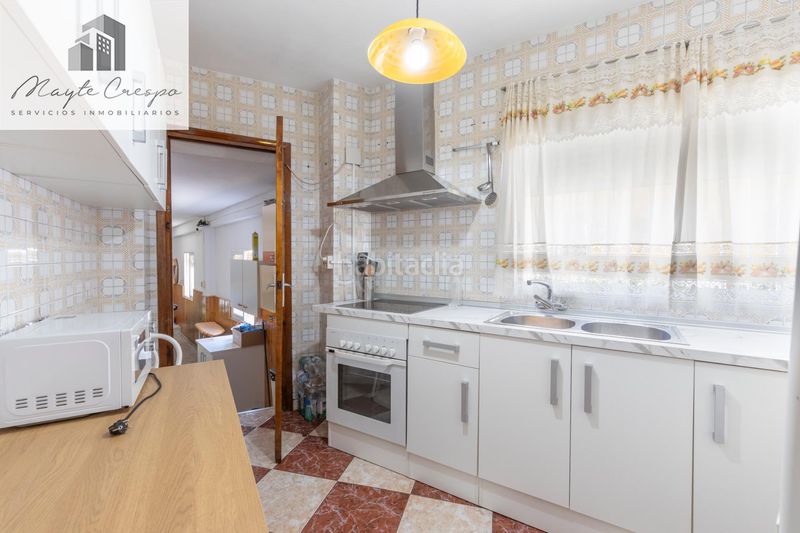 Foto b5862750-77b2-4ec8-8d56-81d776bc40de. Casa adossada amb aparcament a Atarfe