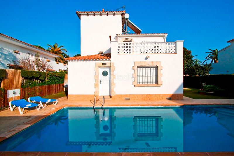 Foto c34a8c03-fc75-4729-ad4d-2c23c30b54c2. Xalet amb aparcament piscina a mar Cambrils Cambrils