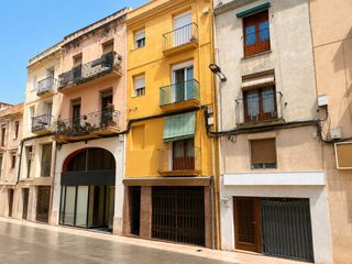 Building  Carrer de santa teresa. **edificio residencial en venta al centro de reus- oportunidad ú