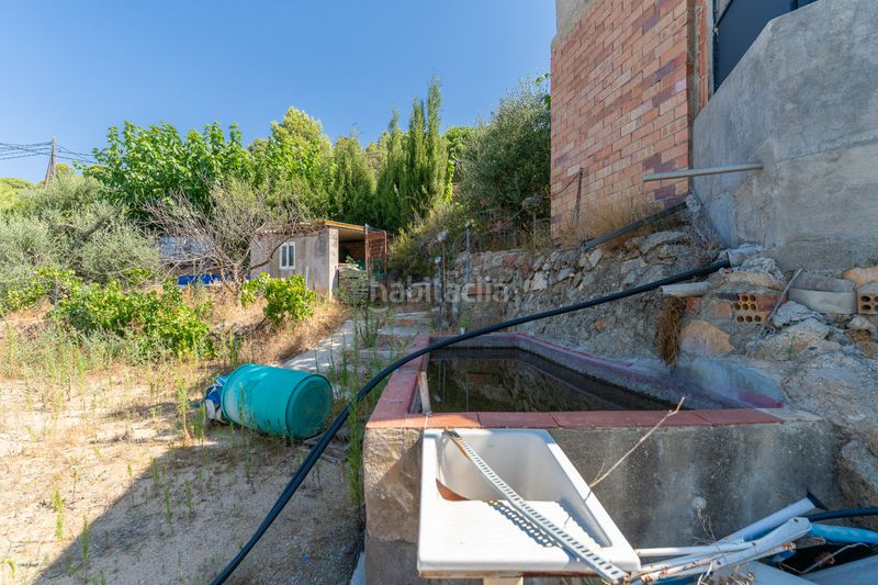 Foto 4688aa14-47cb-44e6-9f58-7a3309e25a17. Masia amb xemeneia calefacció aparcament a Alforja