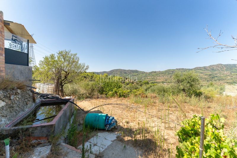 Foto fe3f5783-755c-4a61-a16c-a7f5eee9702a. Masia amb xemeneia calefacció aparcament a Alforja