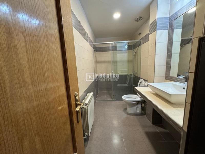 Foto eb56db85-d96b-4210-bbce-546f35979bc5. Alquiler chalet alquiler de habitaciones en Los Robles Seseña