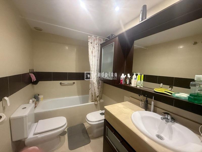 Foto a6688279-9d53-4d0a-8aa3-31559953f534. Xalet amb calefacció a Las Lomas Seseña