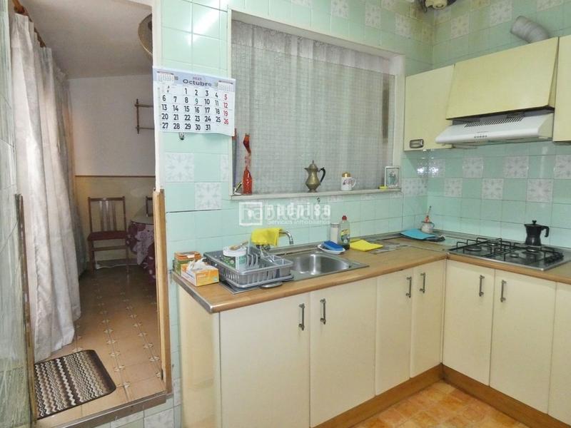 Foto 274c39f2-b225-421c-8273-42977ff00ce8. Piso bfantástica oportunidad a reformar en zona Cristo de la Epidemia b en Málaga