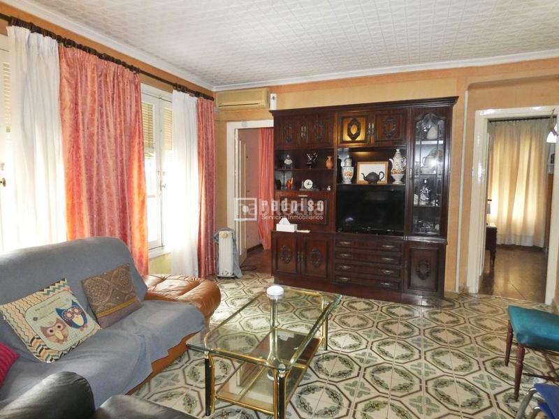 Foto bf28a2c3-57b2-4385-a9d6-8fc92026e3f2. Piso bfantástica oportunidad a reformar en zona Cristo de la Epidemia b en Málaga