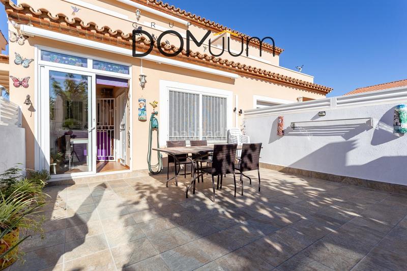 Foto 552d40d0-8b7c-4d87-b5ec-a87887ec7f85. Casa aparellada amb calefacció aparcament piscina a Miami Platja