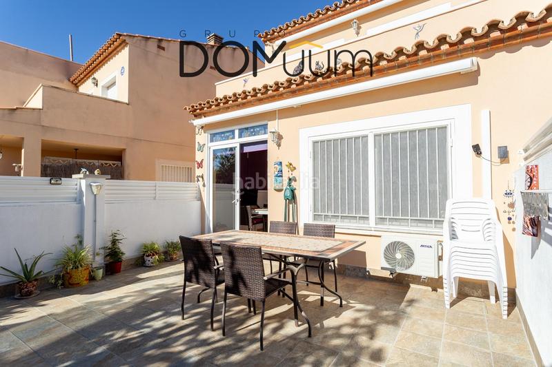 Foto fdd0d9b2-ccee-4ff0-b1f0-0cefe2e71b1d. Casa aparellada amb calefacció aparcament piscina a Miami Platja