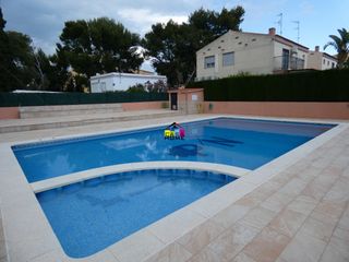 Casa a schiera in Playa de la Concha. ¡descubre tu refugio de verano en oropesa!