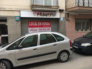 Local commercial à Carrer d'enric granados 36. Local en venda a premià