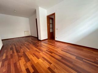 Pis  Carrer josep maria de sagarra. Planta baja alquilada en venta en c/josep maria segarra de grano