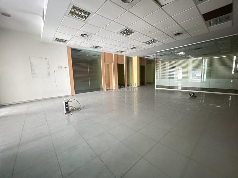 Foto bbb5c278-5284-44a2-8139-3ad020cff6c7. Local comercial local en venda carrer independencia en Terrassa