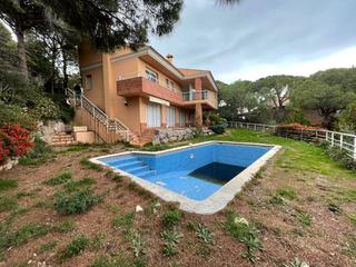 Xalet  Carrer infern d'en parera. Casa okupada en venda a la urbanitzaci can tolr de cabrils