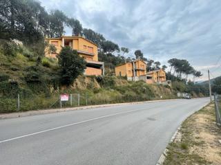 Terreny residencial  Avinguda can massuet. Obra parada en avinguda can massuet dosrius
