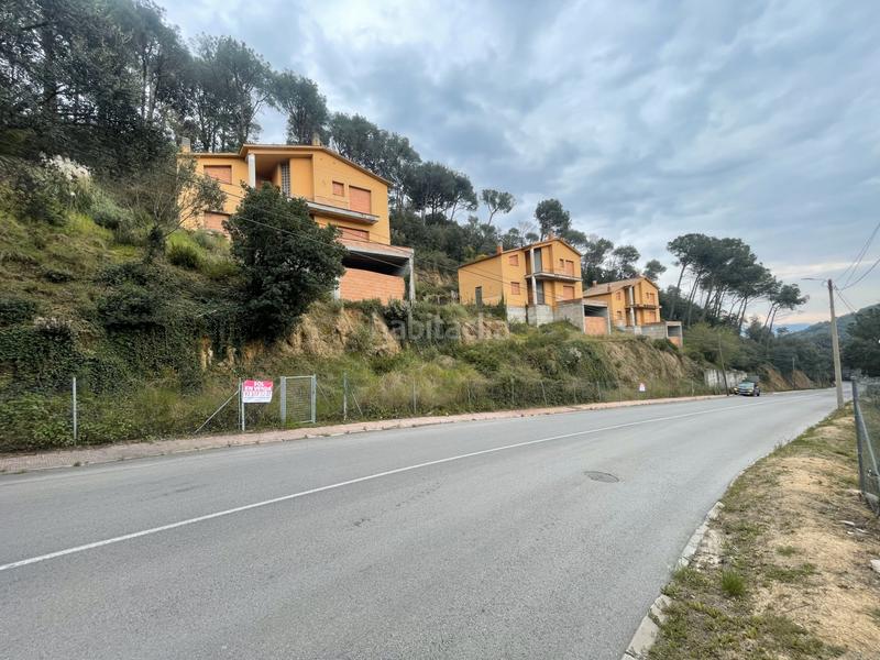 Foto 597ed93d-37d5-47b6-b11f-1c66aa35f72a. Terreno residencial obra parada en avinguda can massuet en Dosrius