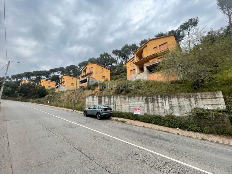Foto bb95f812-369f-4701-ad3e-3b9def47acc9. Terreno residencial obra parada en avinguda can massuet en Dosrius