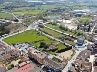 Wohngrundstück in Avinguda dels països catalans 64. Solar en venda pau 19 centre-can franci de lliça d'amunt